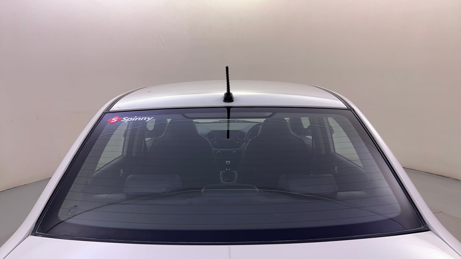Used 2015 Hyundai Xcent SX 1.2 (O) Petrol Manual top_features Rear defogger