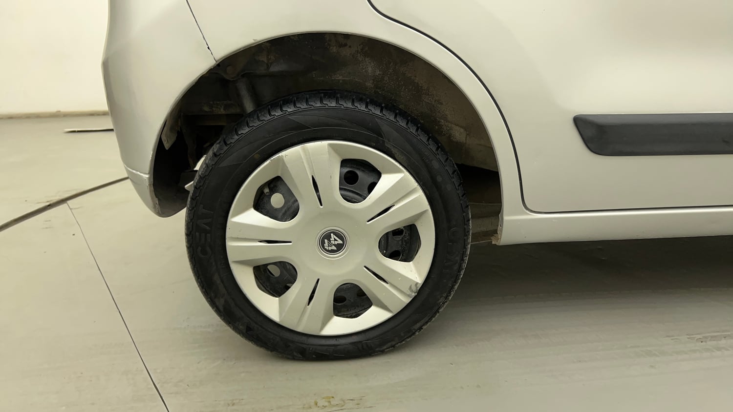 Used 2012 Maruti Suzuki Wagon R 1.0 VXI Petrol + CNG (Outside Fitted) Cng Manual tyres RIGHT REAR TYRE RIM VIEW
