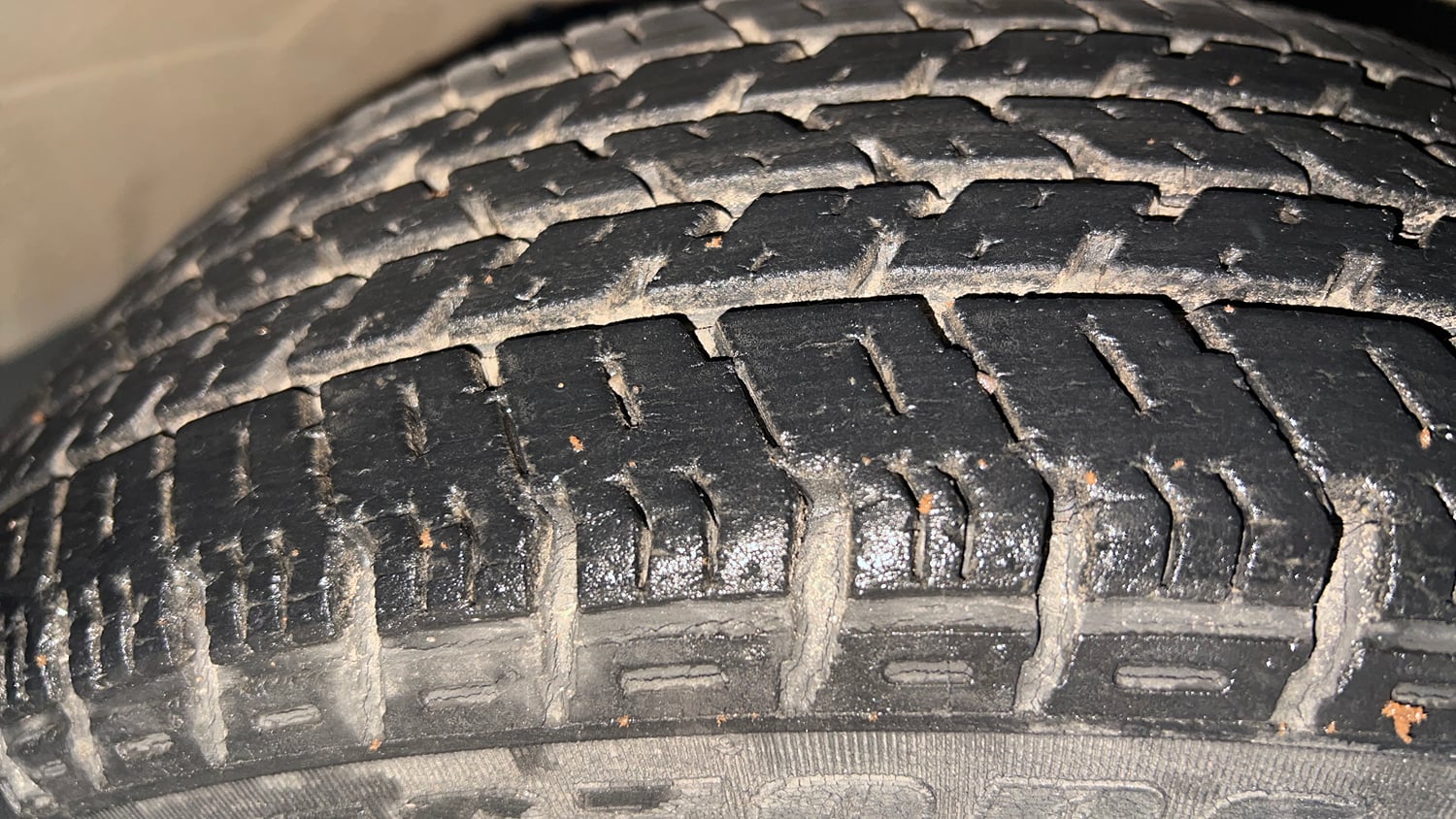 Used 2017 maruti-suzuki Alto K10 VXi (O) AMT Petrol Automatic tyres RIGHT FRONT TYRE TREAD VIEW