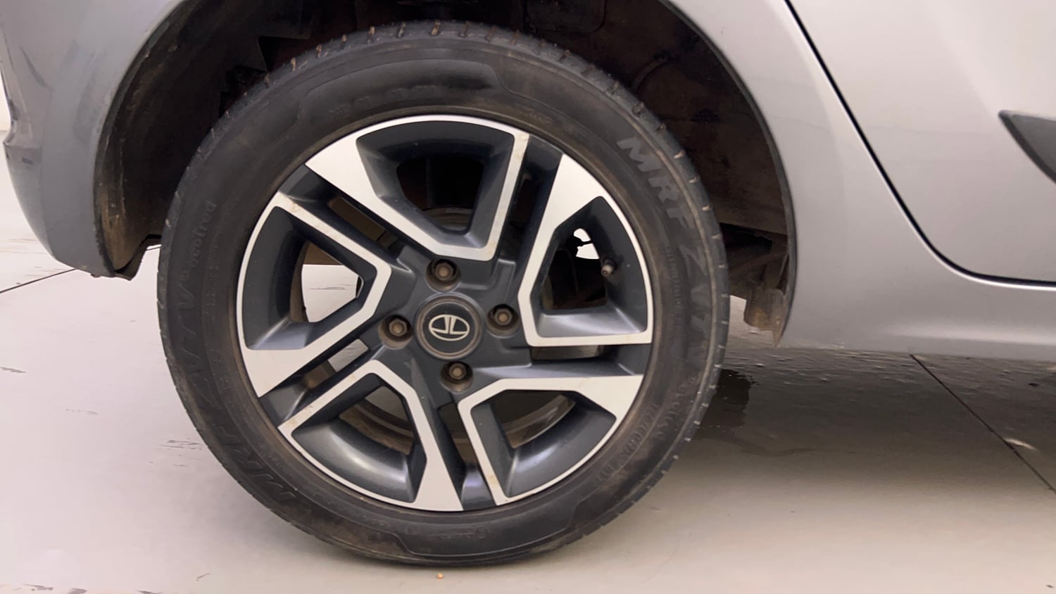 Used 2019 Tata Tiago Revotron XZ Plus Dual Tone Petrol Manual tyres RIGHT REAR TYRE RIM VIEW