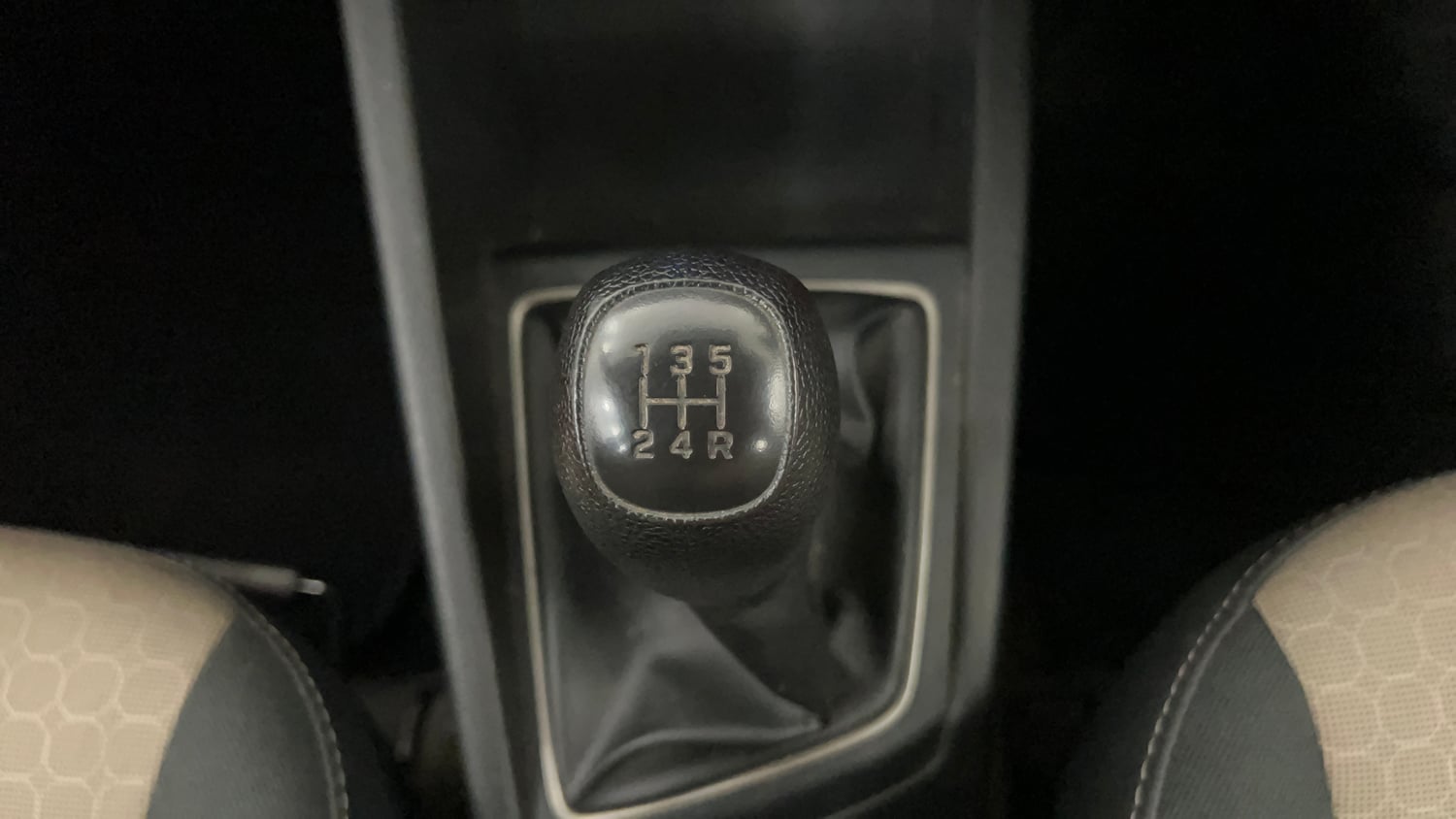 Used 2015 Hyundai Elite i20 Sportz 1.2 Petrol Manual interior GEAR  KNOB VIEW