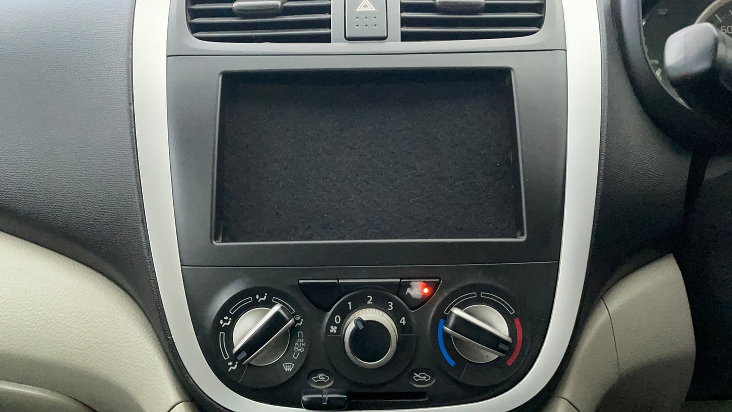 Used 2016 Maruti Suzuki Celerio VXi AMT Petrol Automatic interior MUSIC SYSTEM & AC CONTROL VIEW