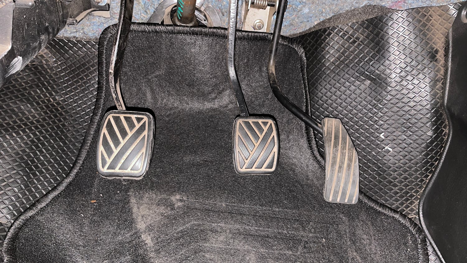 Used 2015 Maruti Suzuki Wagon R VXI Petrol Manual interior PEDALS VIEW