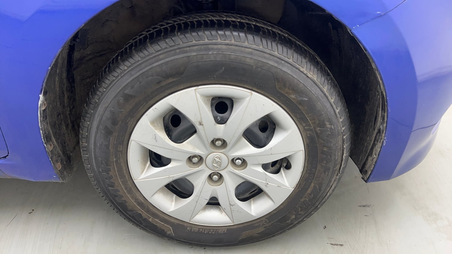 Used 2014 Hyundai Elite i20 Sportz 1.2 Petrol Manual tyres RIGHT FRONT TYRE RIM VIEW