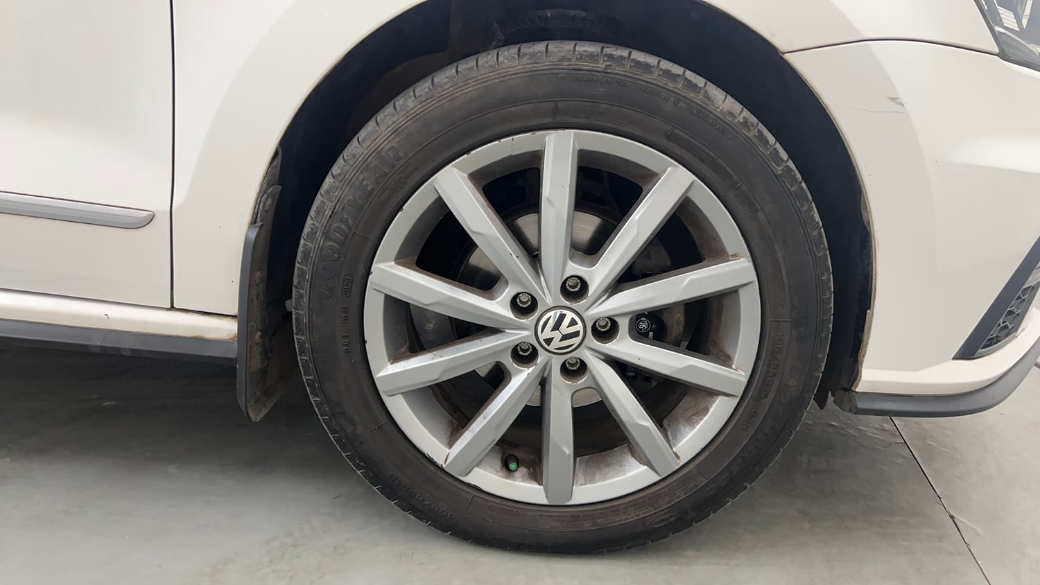 Used 2022 Volkswagen Vento Highline Plus 1.0L TSI Automatic Petrol Automatic tyres RIGHT FRONT TYRE RIM VIEW
