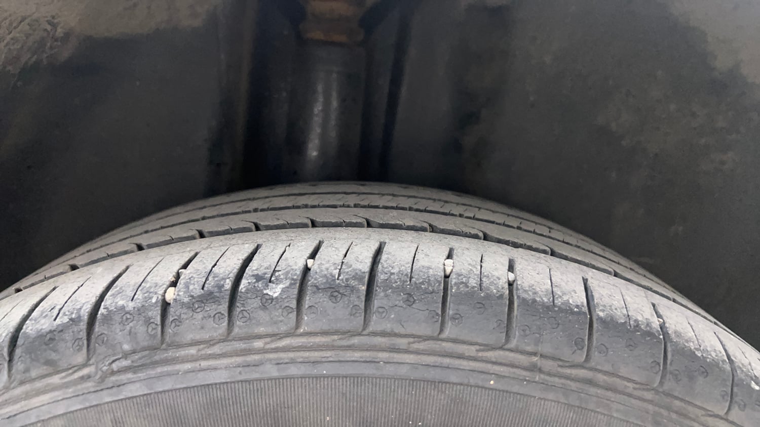 Used 2022 Volkswagen Vento Highline Plus 1.0L TSI Automatic Petrol Automatic tyres RIGHT REAR TYRE TREAD VIEW