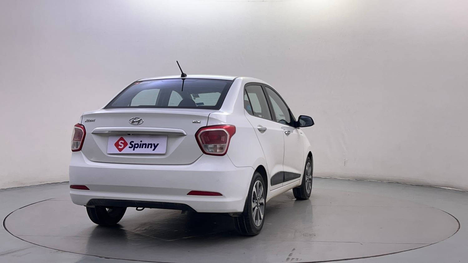 Used 2015 Hyundai Xcent SX 1.2 (O) Petrol Manual exterior RIGHT REAR CORNER VIEW