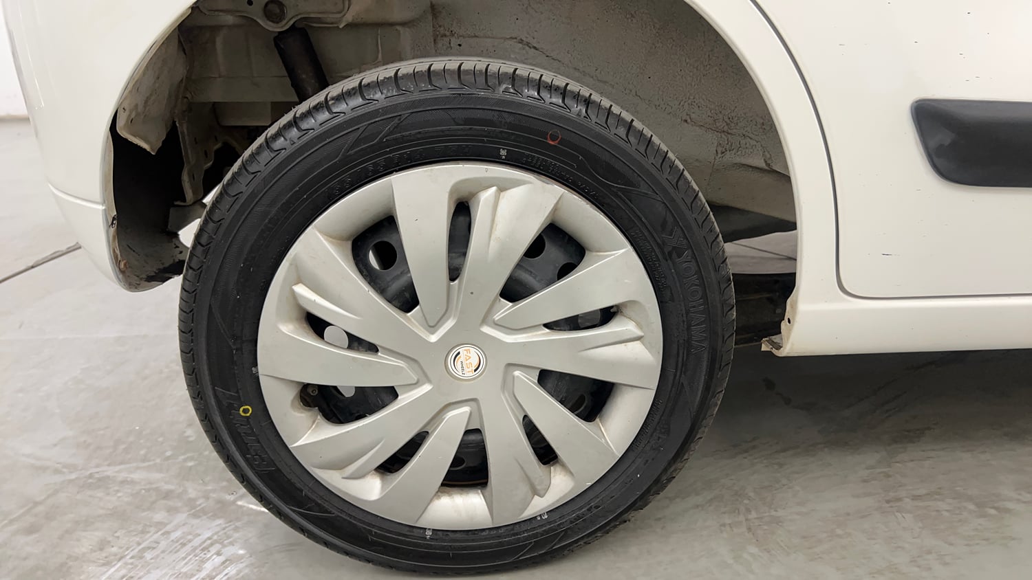 Used 2017 Maruti Suzuki Wagon R 1.0 VXI AMT (O) Petrol Automatic tyres RIGHT REAR TYRE RIM VIEW