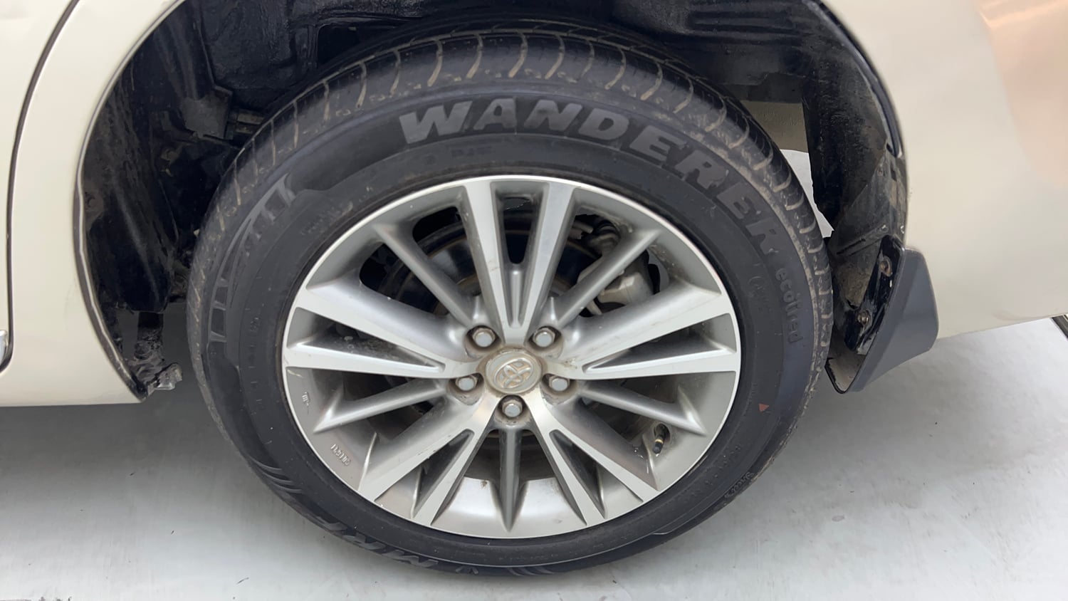 Used 2016 Toyota Corolla Altis VL AT Petrol Petrol Automatic tyres LEFT REAR TYRE RIM VIEW