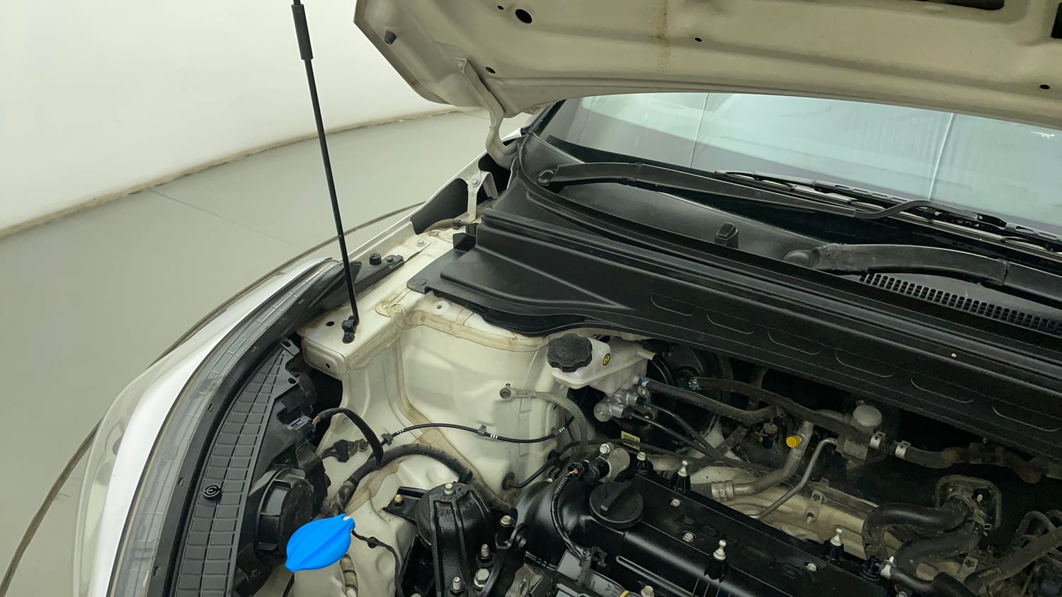 Used 2019 Hyundai Creta SX 1.6 (O) Petrol Petrol Manual engine ENGINE RIGHT SIDE HINGE & APRON VIEW