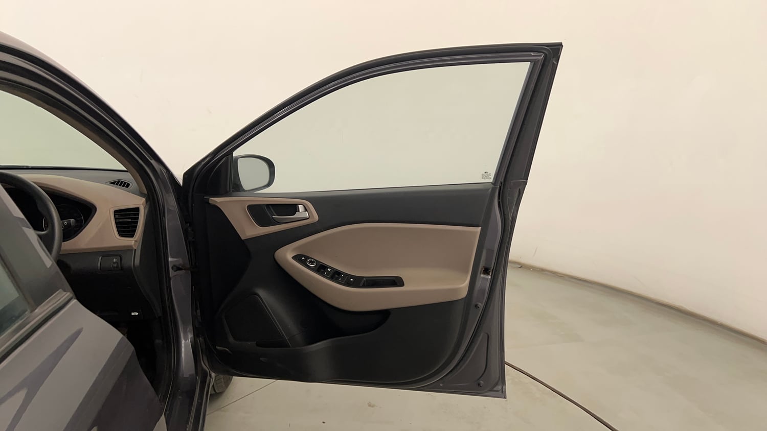 Used 2015 Hyundai Elite i20 Sportz 1.2 Petrol Manual interior RIGHT FRONT DOOR OPEN VIEW