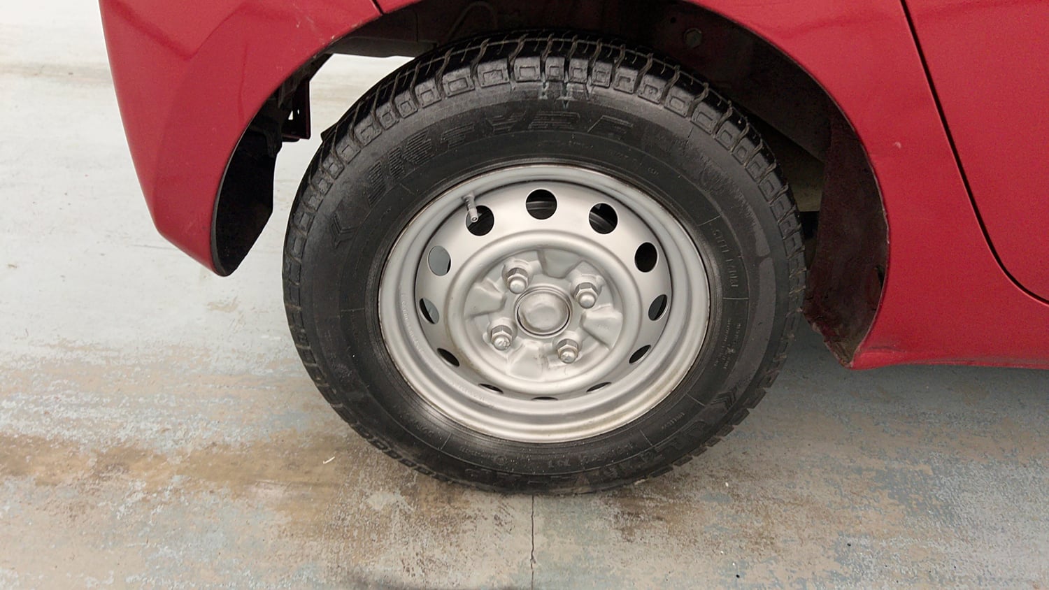 Used 2015 Hyundai Eon Era + Petrol Manual tyres RIGHT REAR TYRE RIM VIEW