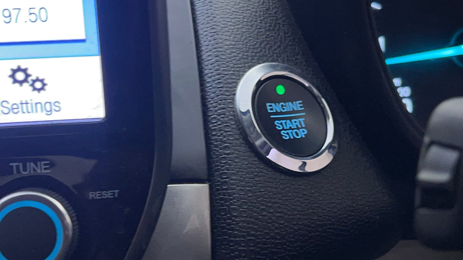 Used 2021 Ford EcoSport Titanium 1.5L TDCi Diesel Manual top_features Keyless start