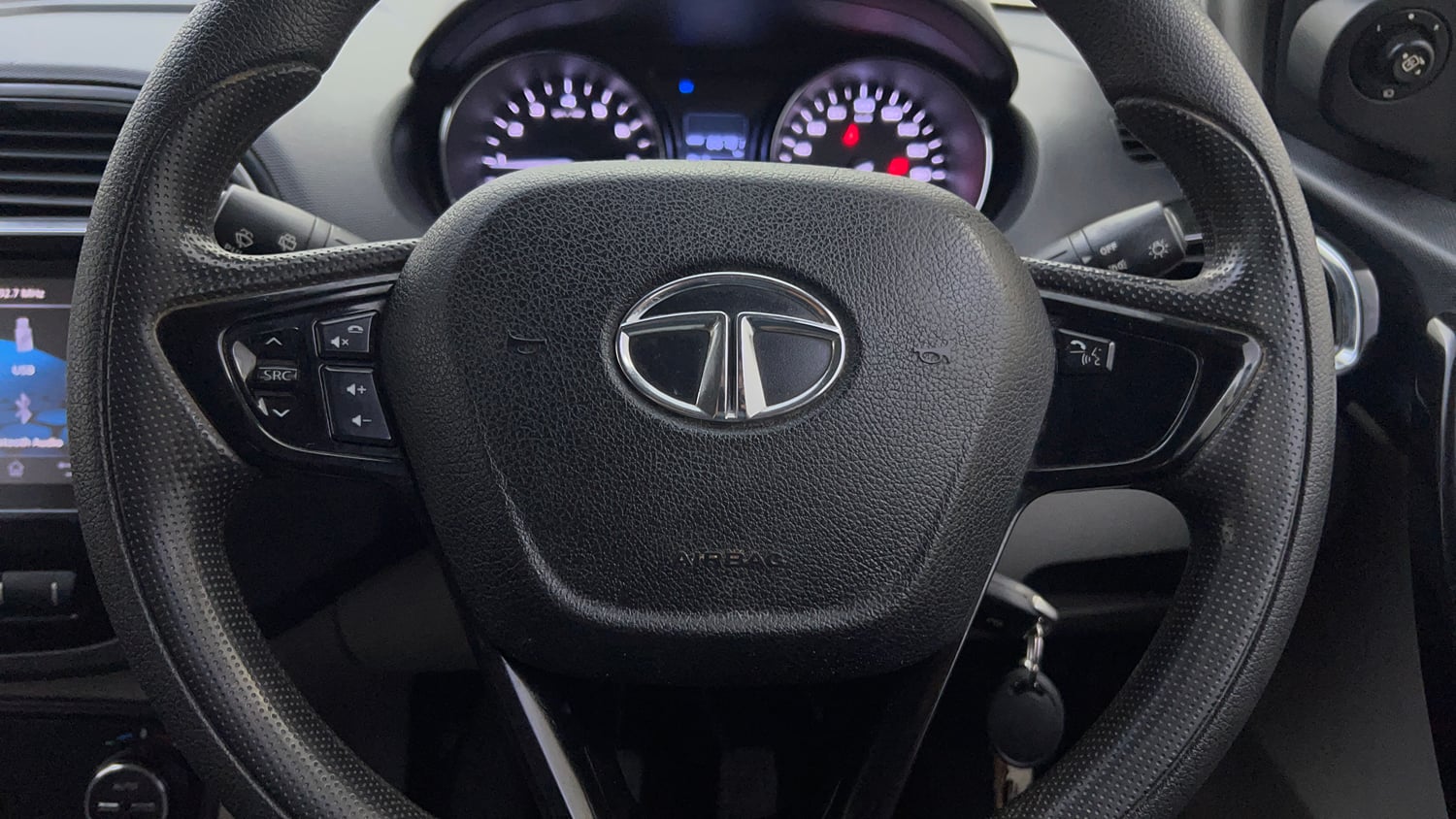 Used 2019 Tata Tiago Revotron XZ Plus Dual Tone Petrol Manual top_features Airbags