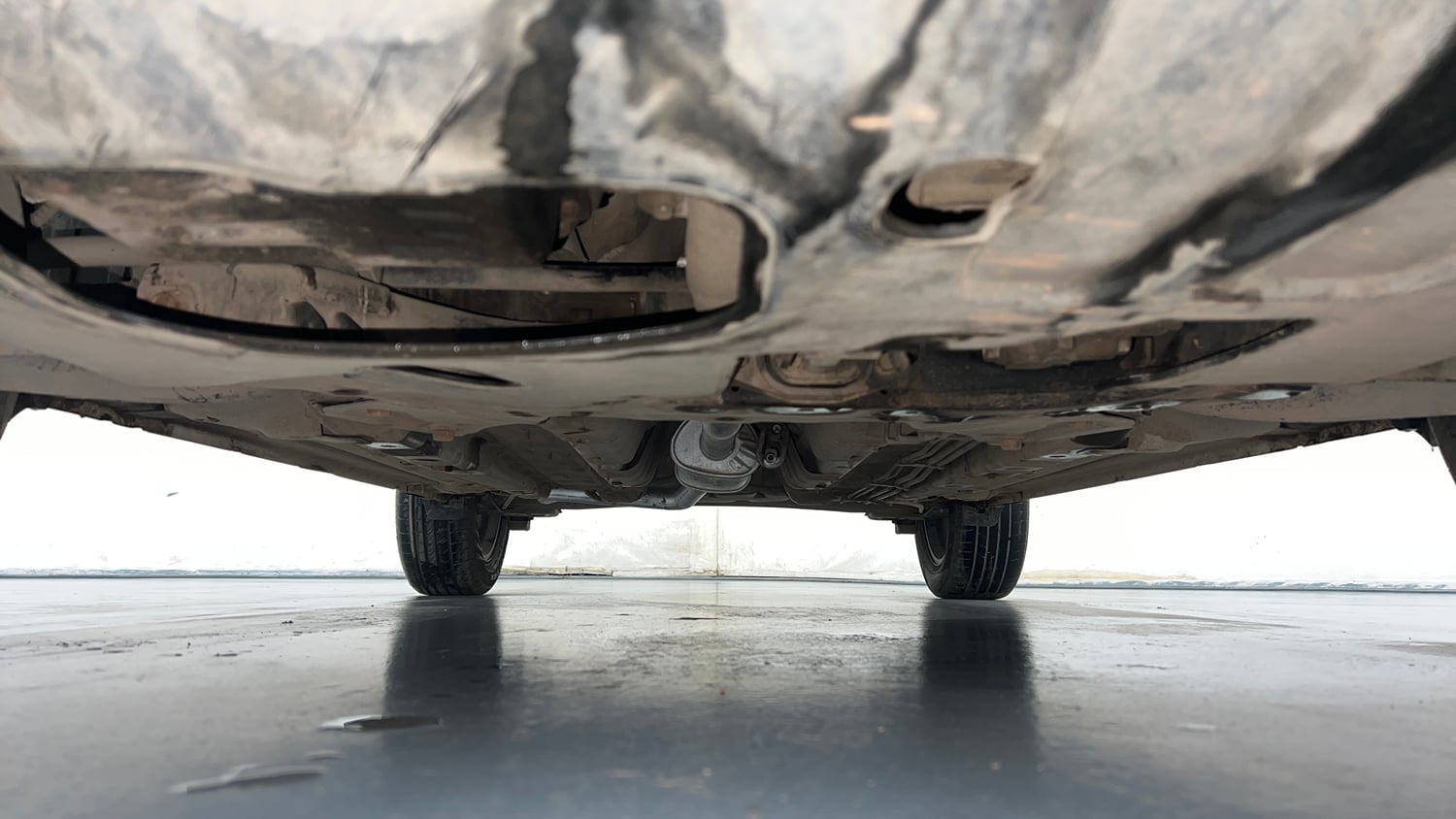 Used 2019 Hyundai Venue SX Plus 1.0 Turbo DCT Petrol Automatic extra FRONT LEFT UNDERBODY VIEW