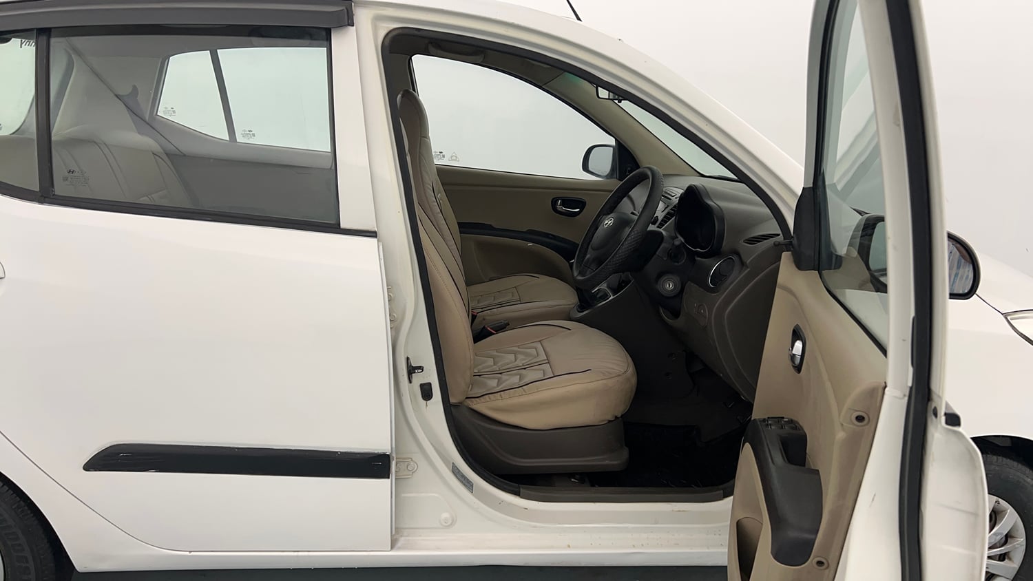 Used 2014 Hyundai i10 Sportz 1.1 iRDE2 Petrol Manual interior RIGHT SIDE FRONT DOOR CABIN VIEW