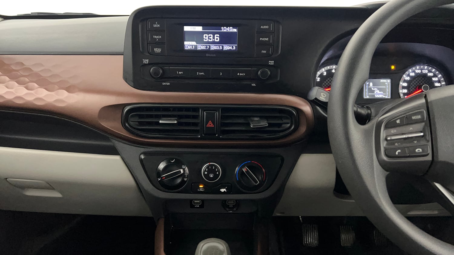 Used 2022 Hyundai Aura S 1.2 CNG Cng Manual interior MUSIC SYSTEM & AC CONTROL VIEW