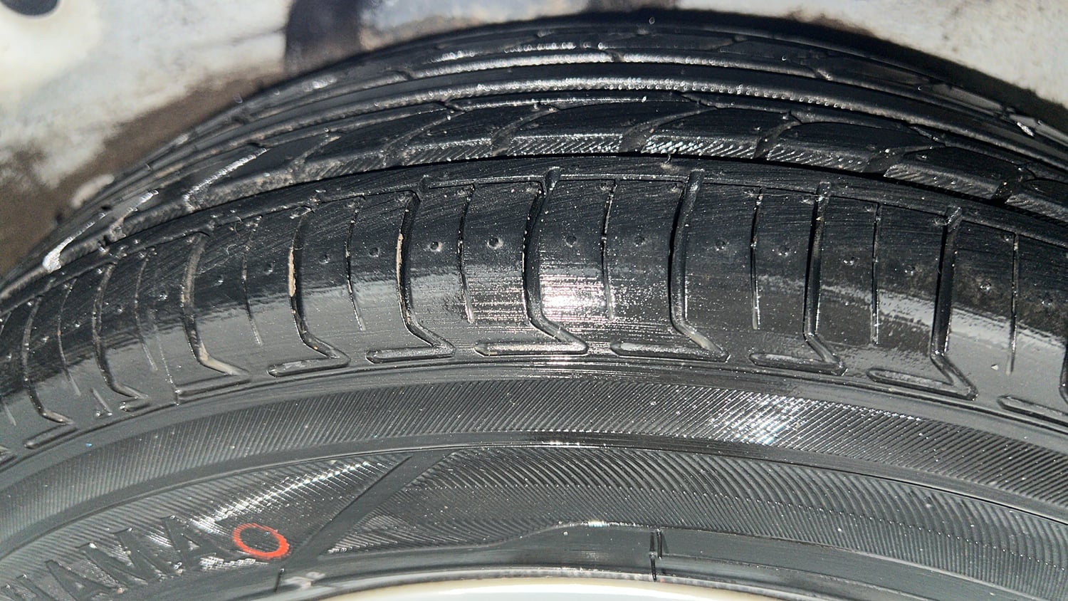 Used 2014 Hyundai i10 Sportz 1.1 iRDE2 Petrol Manual tyres LEFT REAR TYRE TREAD VIEW