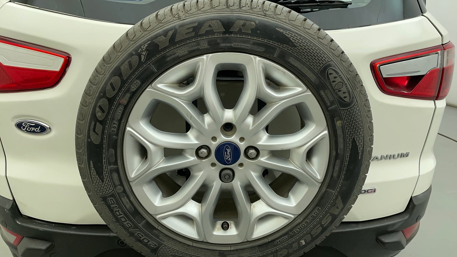 Used 2017 Ford EcoSport Titanium 1.5L TDCi Diesel Manual tyres SPARE TYRE VIEW