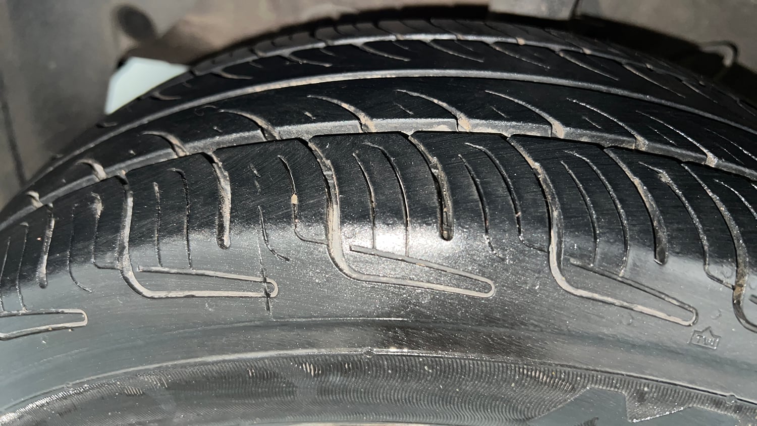 Used 2022 Hyundai Aura S 1.2 CNG Cng Manual tyres LEFT FRONT TYRE TREAD VIEW