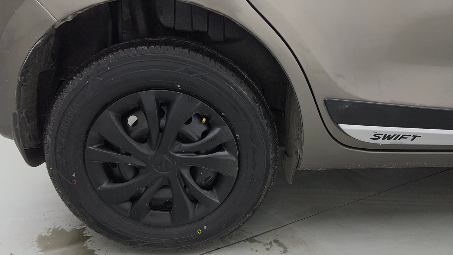 Used 2023 Maruti Suzuki Swift LXi Petrol Manual tyres RIGHT REAR TYRE RIM VIEW