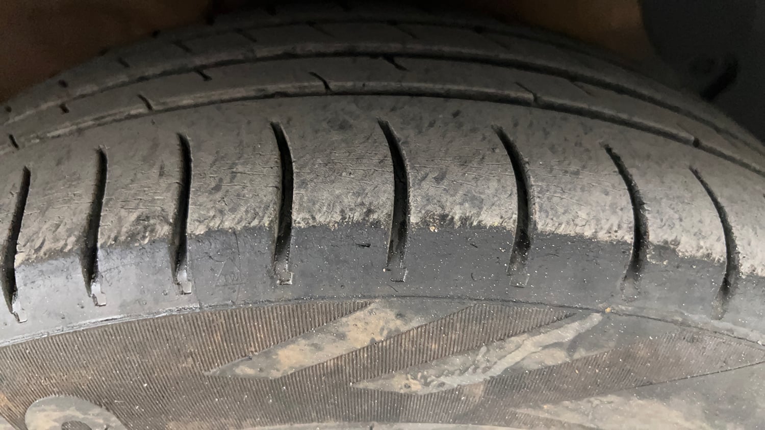 Used 2015 Hyundai Grand i10 Sportz 1.2 Kappa VTVT Petrol Manual tyres RIGHT FRONT TYRE TREAD VIEW