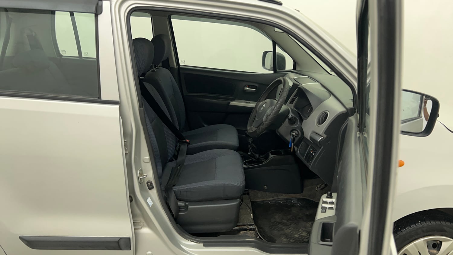 Used 2012 Maruti Suzuki Wagon R 1.0 VXI Petrol + CNG (Outside Fitted) Cng Manual interior RIGHT SIDE FRONT DOOR CABIN VIEW