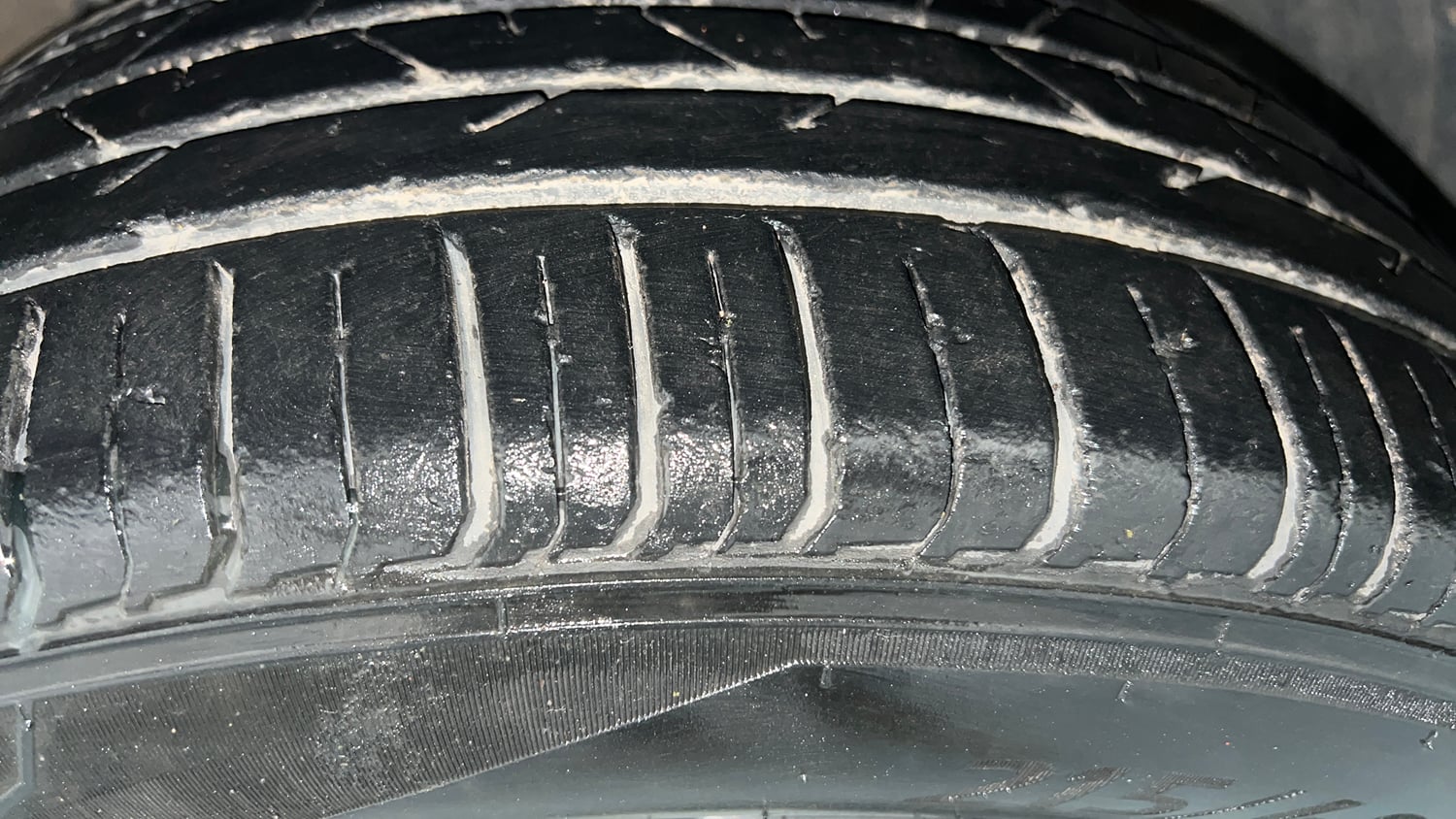 Used 2019 Hyundai Venue SX Plus 1.0 Turbo DCT Petrol Automatic tyres RIGHT FRONT TYRE TREAD VIEW