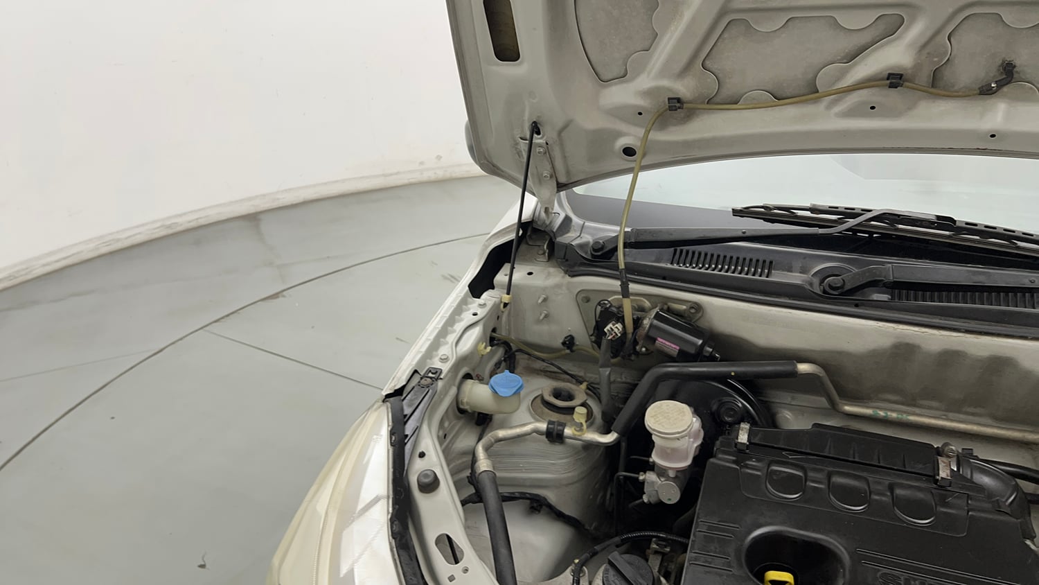 Used 2017 maruti-suzuki Alto K10 VXi (O) AMT Petrol Automatic engine ENGINE RIGHT SIDE HINGE & APRON VIEW