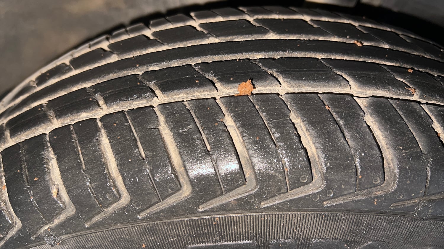 Used 2019 Renault Kwid 1.0 RXT AMT Opt Petrol Automatic tyres RIGHT FRONT TYRE TREAD VIEW