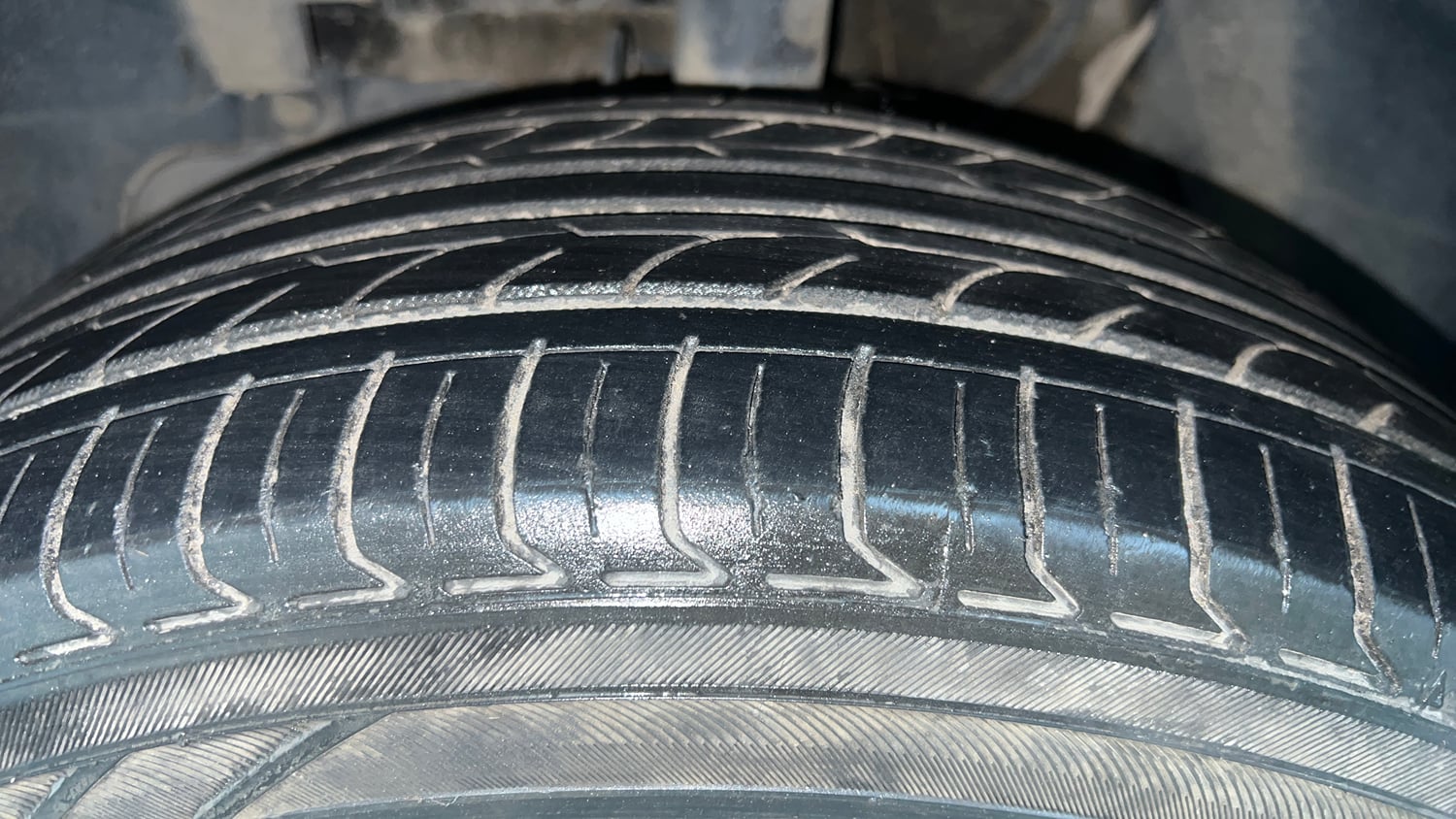 Used 2018 Tata Nexon XM Petrol Manual tyres LEFT FRONT TYRE TREAD VIEW