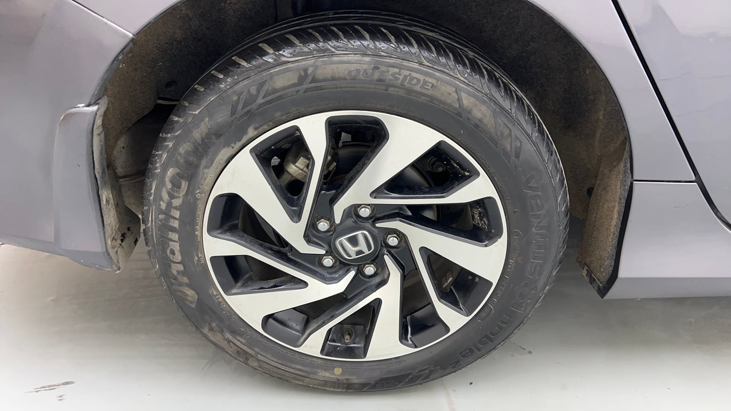 Used 2020 Honda Civic VX CVT Petrol Petrol Automatic tyres RIGHT REAR TYRE RIM VIEW