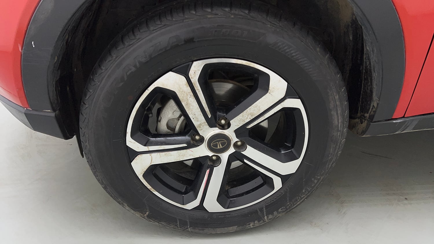 Used 2022 Tata Nexon XZA Plus Petrol Automatic tyres LEFT FRONT TYRE RIM VIEW