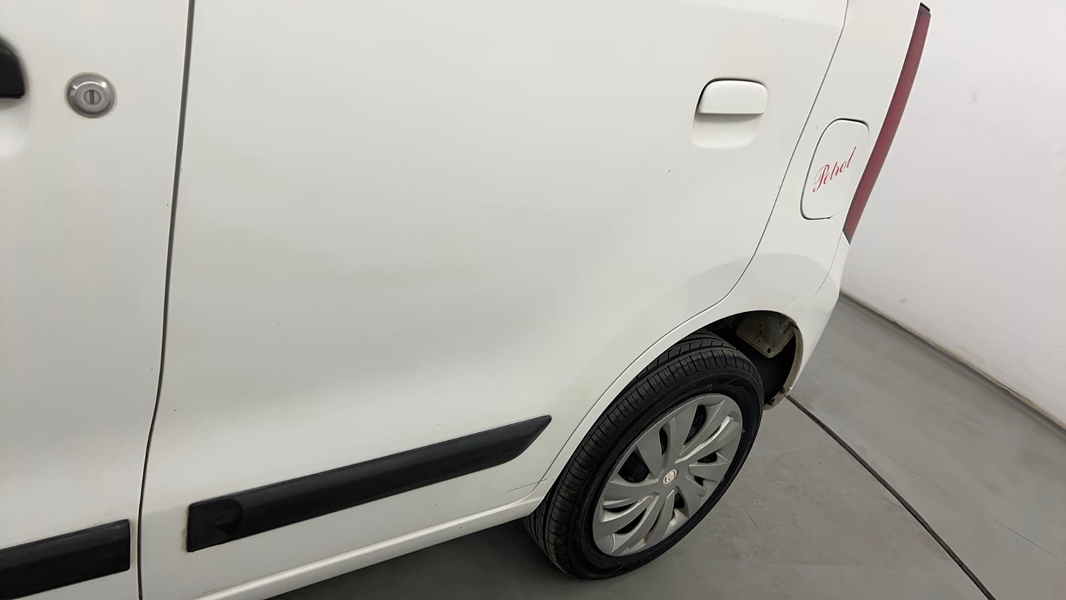 Used 2017 Maruti Suzuki Wagon R 1.0 VXI AMT (O) Petrol Automatic dents MINOR SCRATCH