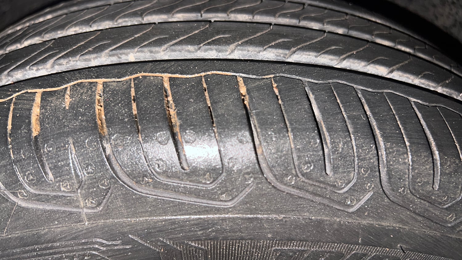 Used 2021 Tata Tiago XT Petrol Manual tyres RIGHT FRONT TYRE TREAD VIEW