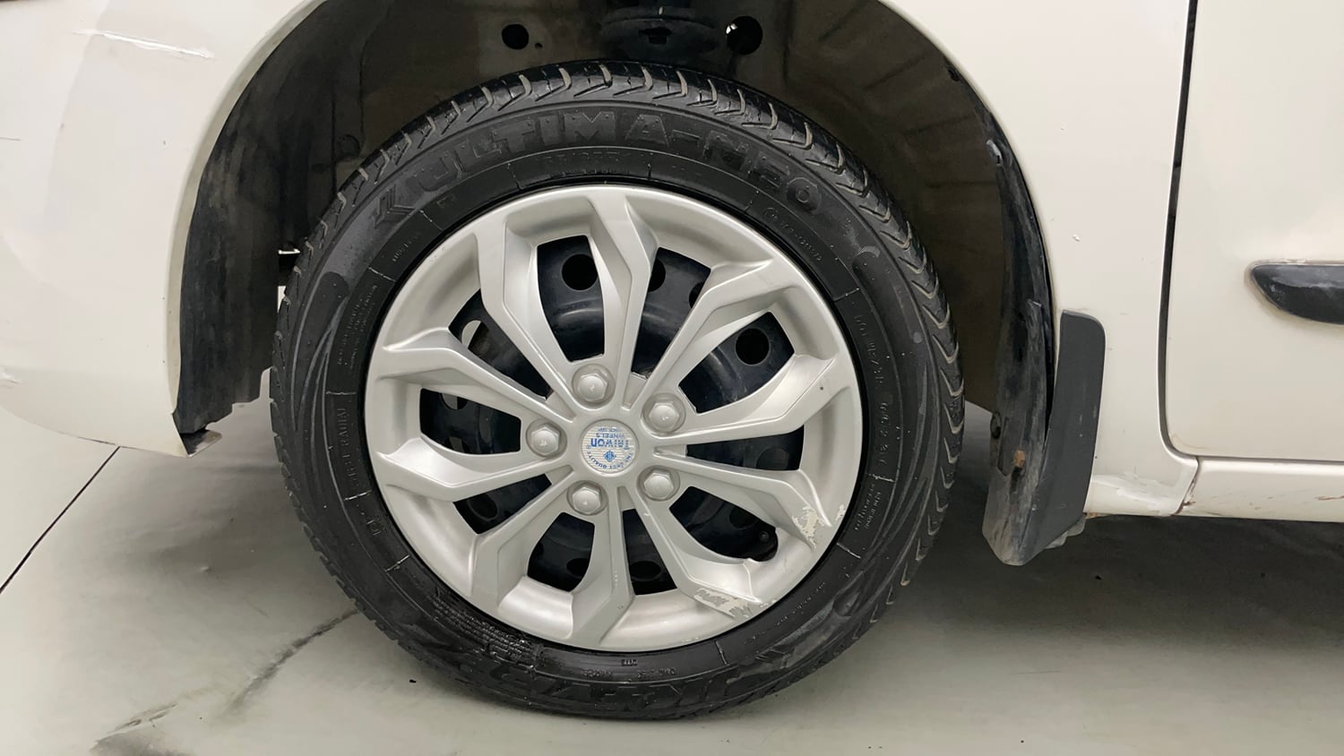 Used 2017 Maruti Suzuki Wagon R 1.0 VXI AMT Petrol Automatic tyres LEFT FRONT TYRE RIM VIEW