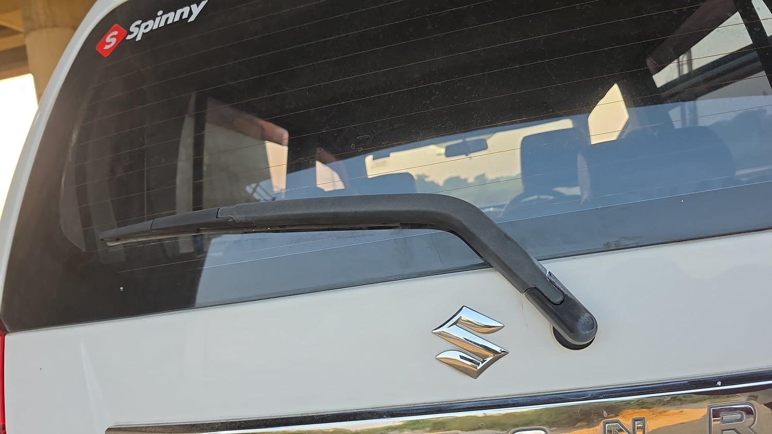 Used 2015 Maruti Suzuki Wagon R VXI Petrol Manual top_features Rear wiper