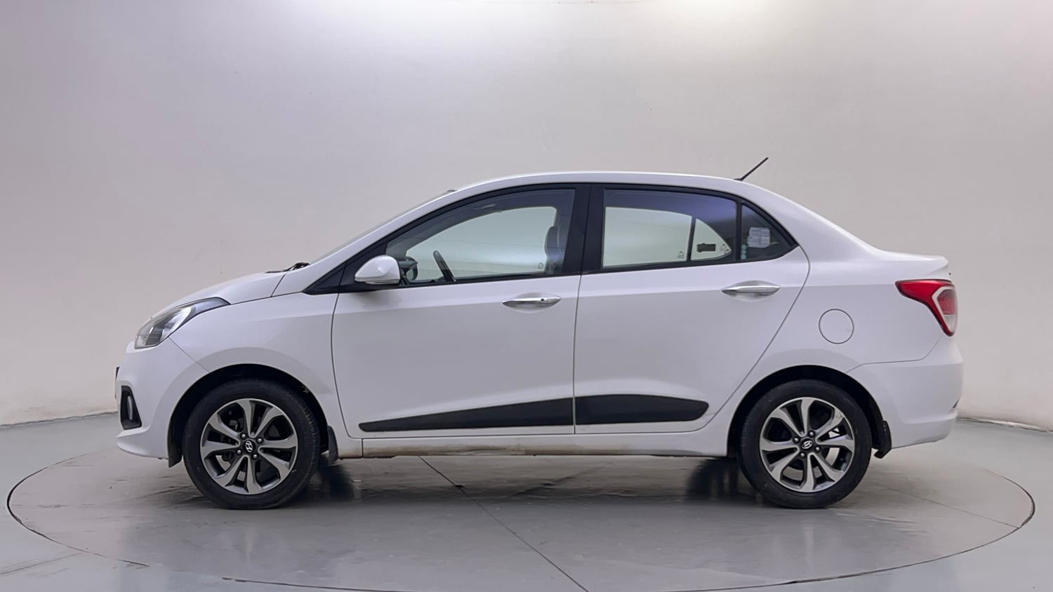 Used 2015 Hyundai Xcent SX 1.2 (O) Petrol Manual exterior LEFT SIDE VIEW