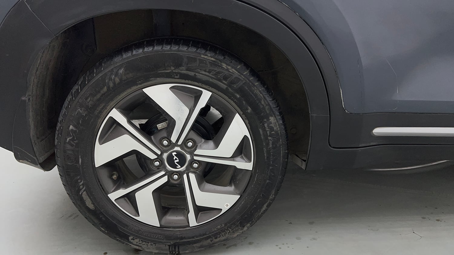 Used 2023 Kia Sonet HTX 1.0 Turbo Petrol DCT Petrol Automatic tyres RIGHT REAR TYRE RIM VIEW