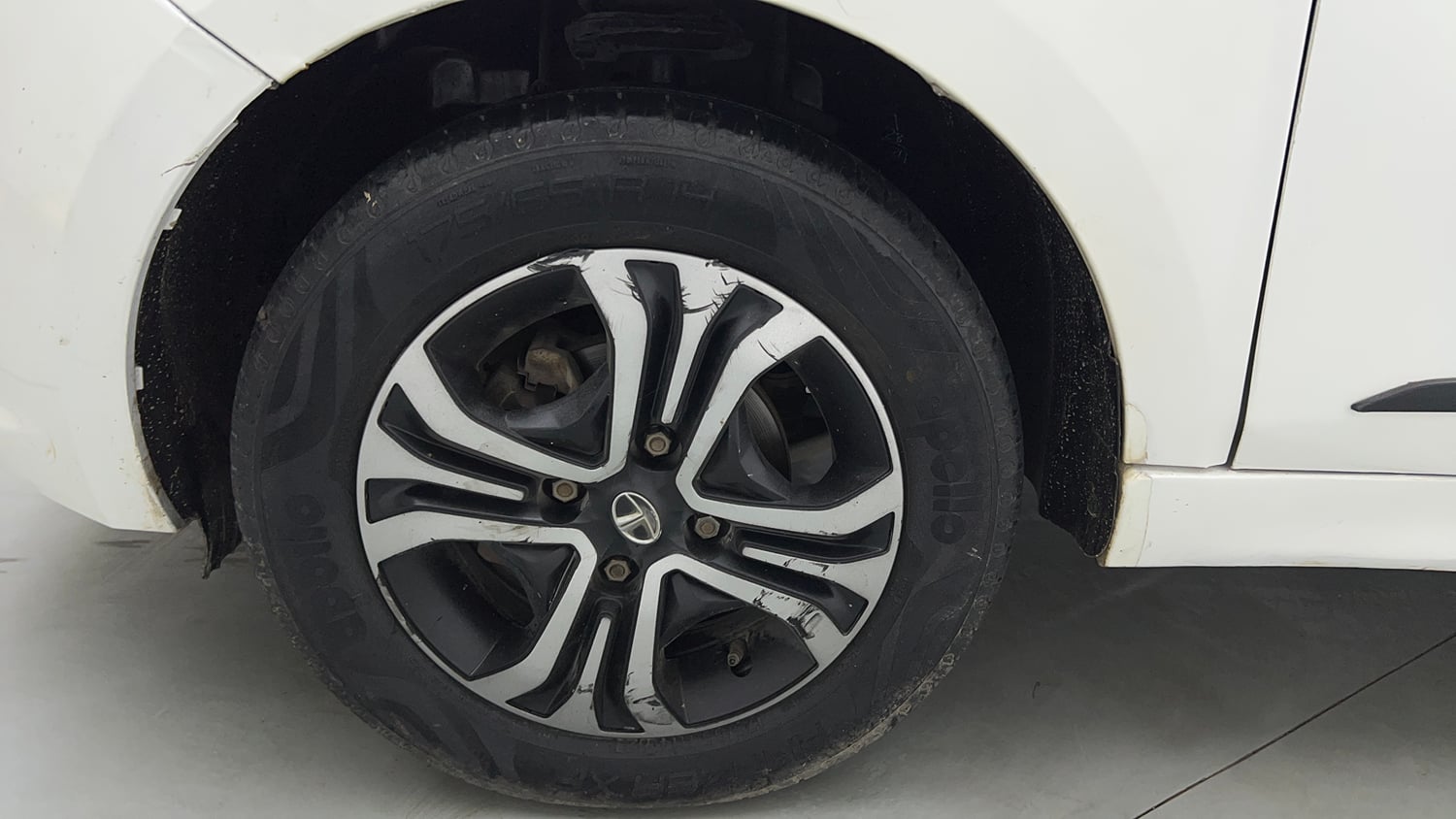 Used 2020 Tata Tiago XZA Petrol Automatic tyres LEFT FRONT TYRE RIM VIEW