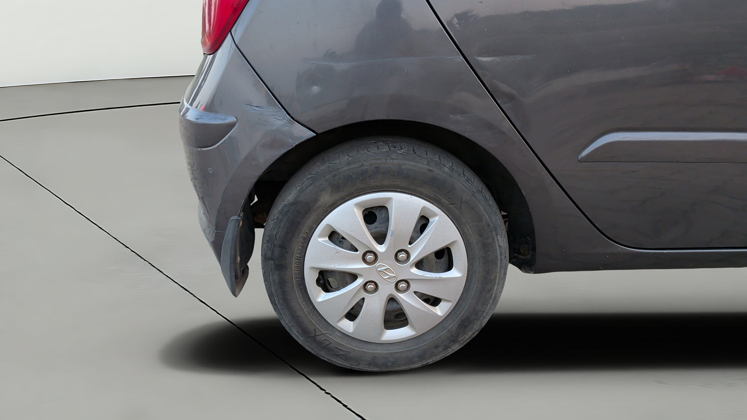 Used 2012 Hyundai i10 Sportz 1.2 Kappa2 Petrol Manual tyres RIGHT REAR TYRE RIM VIEW