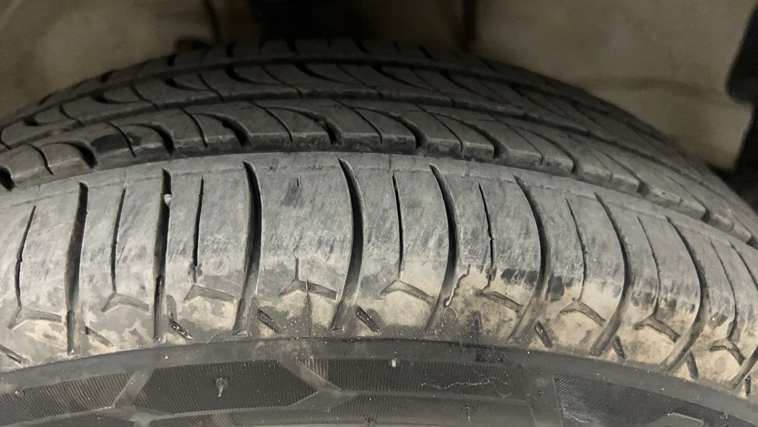 Used 2017 Maruti Suzuki Wagon R 1.0 VXI AMT (O) Petrol Automatic tyres RIGHT FRONT TYRE TREAD VIEW