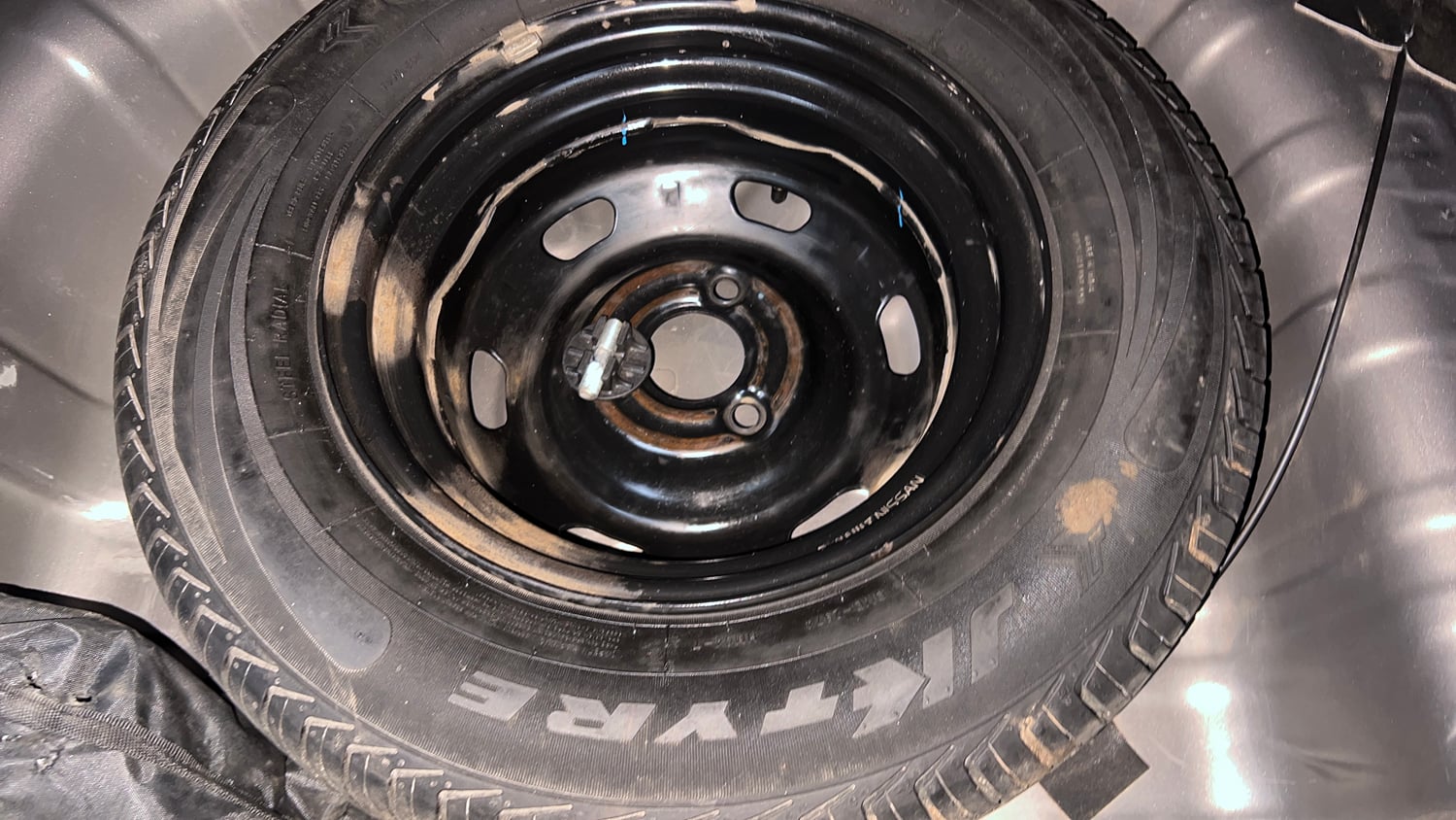 Used 2019 Renault Kwid 1.0 RXT AMT Opt Petrol Automatic tyres SPARE TYRE VIEW
