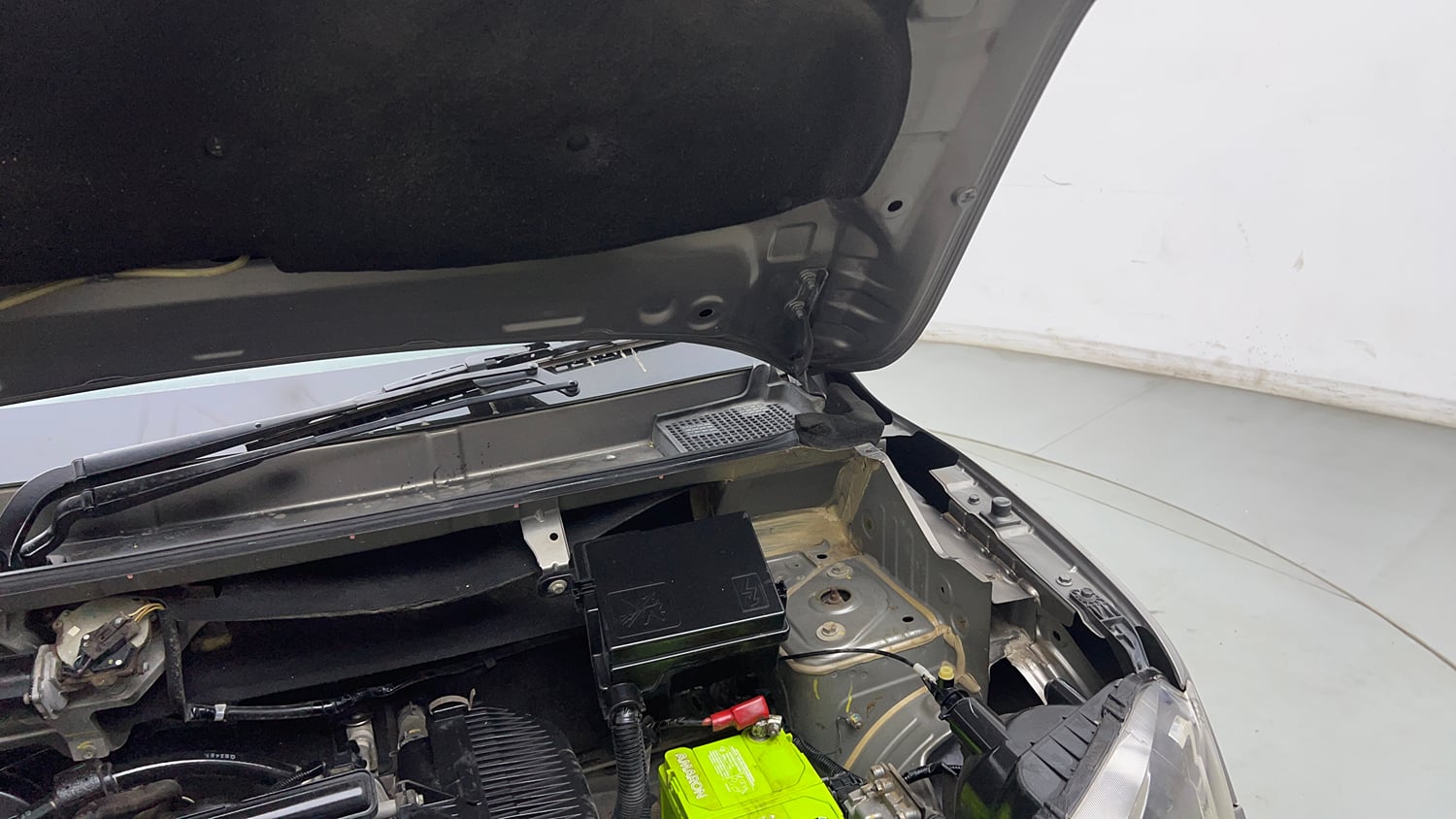 Used 2019 Renault Kwid 1.0 RXT AMT Opt Petrol Automatic engine ENGINE LEFT SIDE HINGE & APRON VIEW