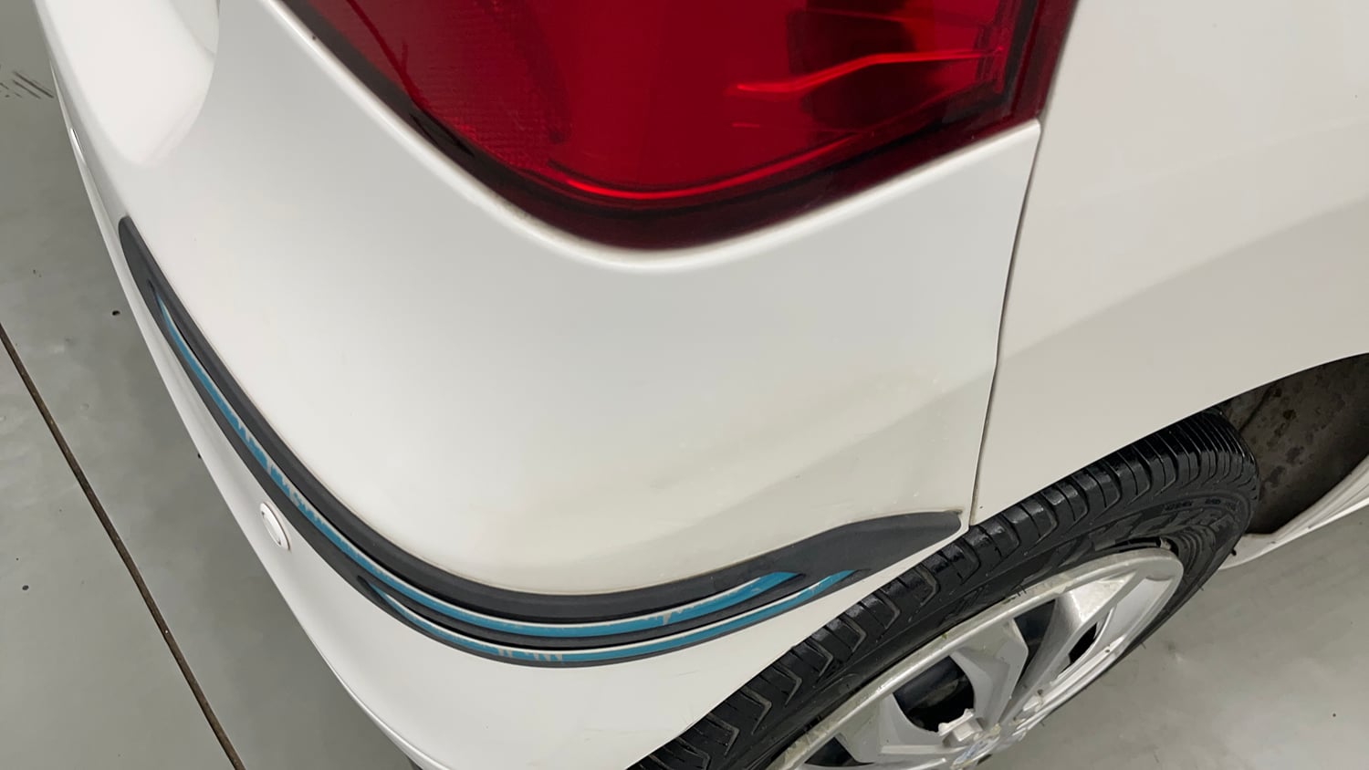 Used 2017 Maruti Suzuki Wagon R 1.0 VXI AMT Petrol Automatic dents MINOR SCRATCH
