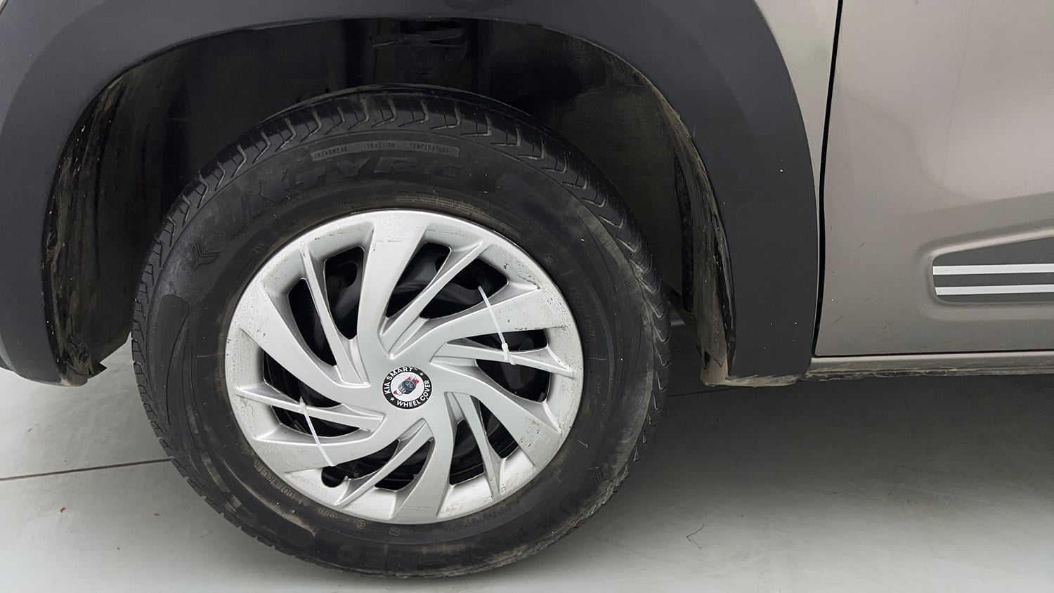 Used 2019 Renault Kwid 1.0 RXT AMT Opt Petrol Automatic tyres LEFT FRONT TYRE RIM VIEW