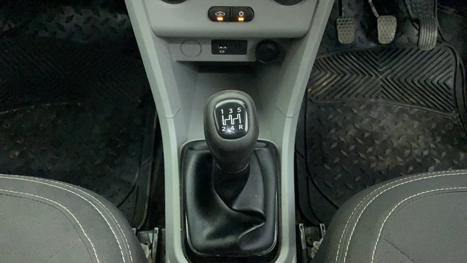 Used 2023 Tata Tiago XT (O) Petrol Manual interior GEAR  KNOB VIEW