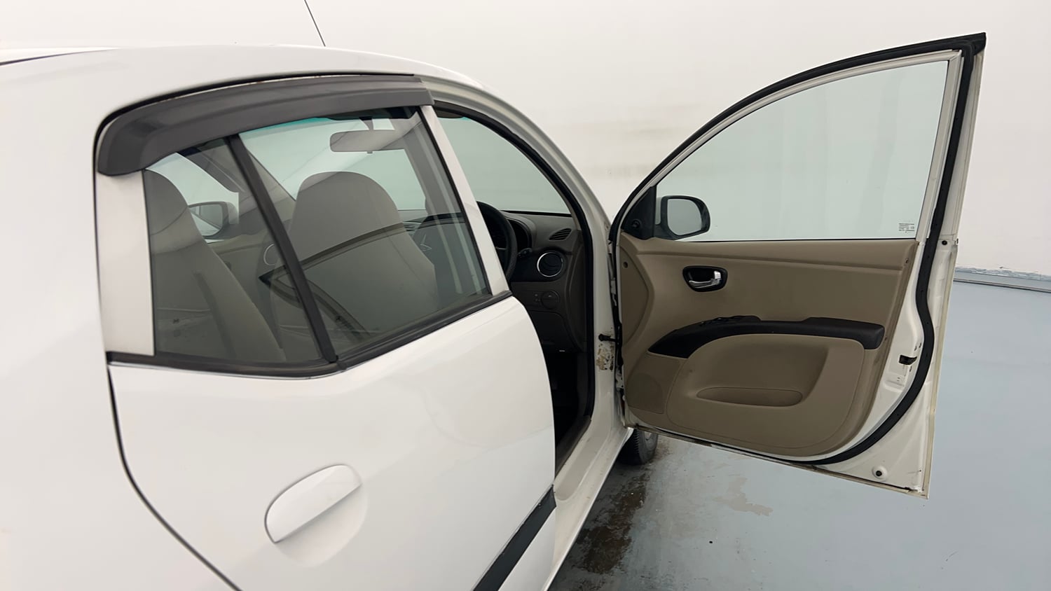 Used 2014 Hyundai i10 Sportz 1.1 iRDE2 Petrol Manual interior RIGHT FRONT DOOR OPEN VIEW