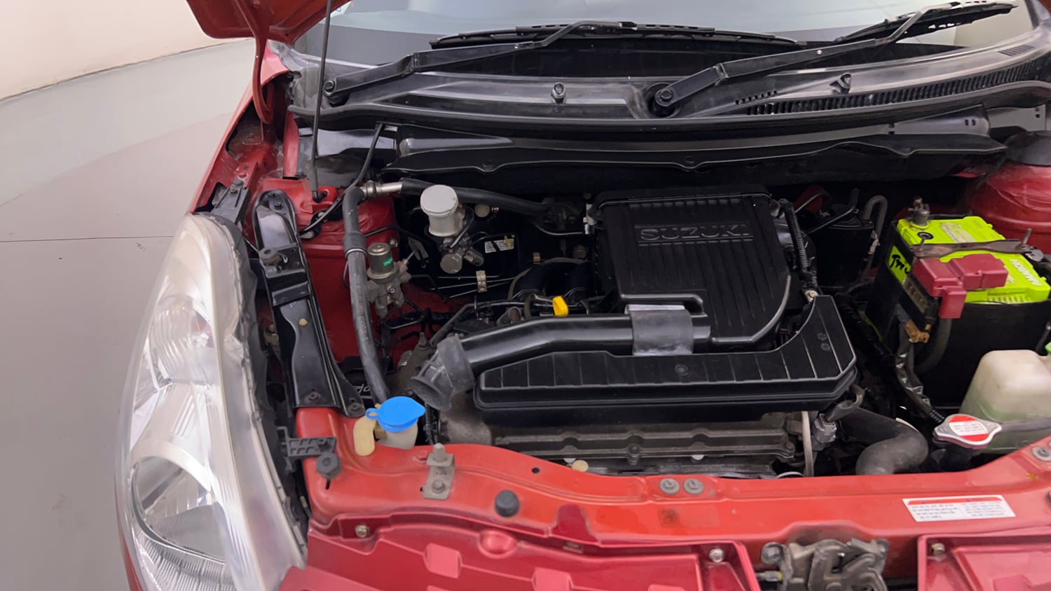 Used 2012 Maruti Suzuki Swift VXi Petrol Manual engine ENGINE RIGHT SIDE HINGE & APRON VIEW