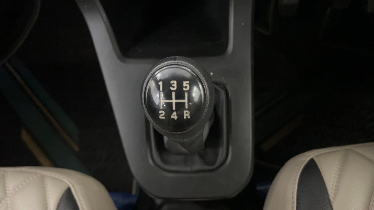 Used 2023 Maruti Suzuki Wagon R ZXI 1.2 Petrol Manual interior GEAR  KNOB VIEW